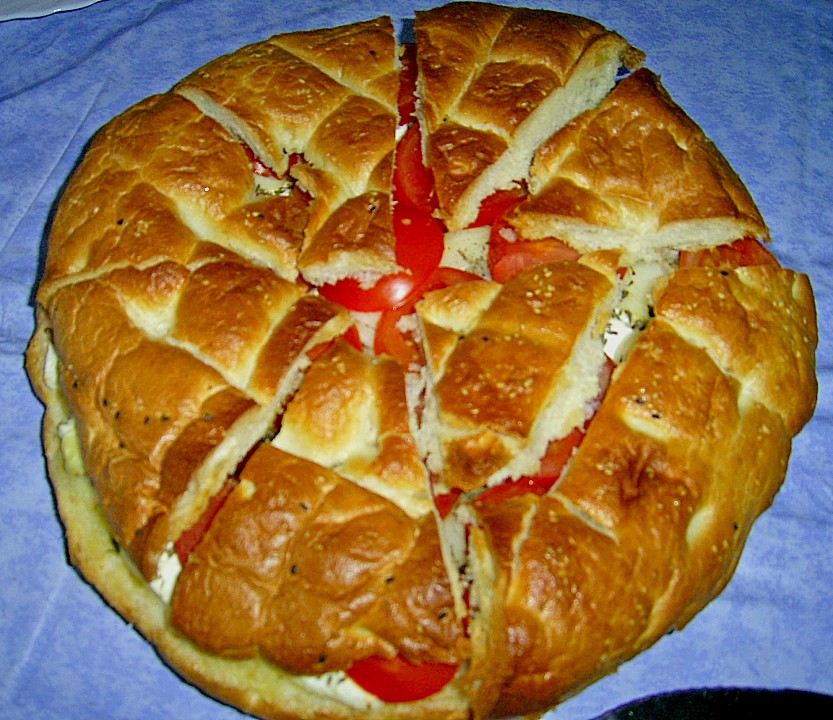 Fladenbrot mit Tomaten und Feta - Käse gefüllt