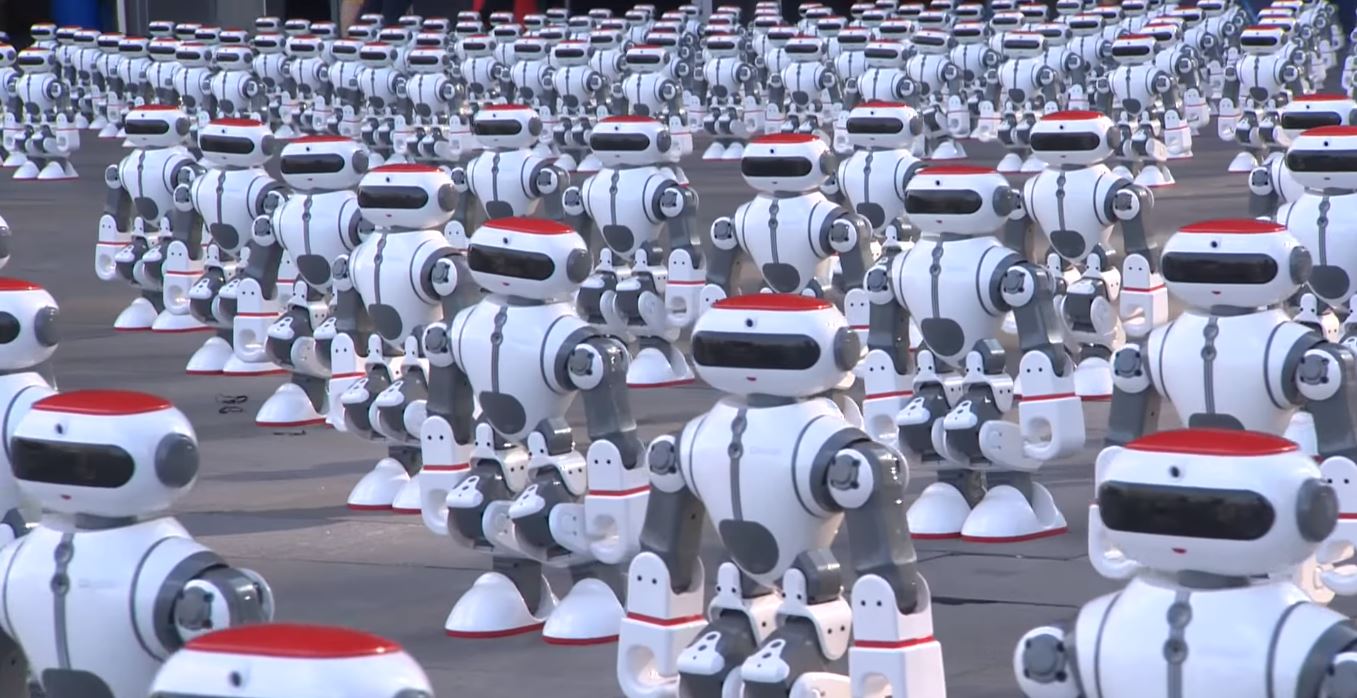 Mehr als 1000 Roboter haben sich zusammengetan, um einen Weltrekord zu brechen!