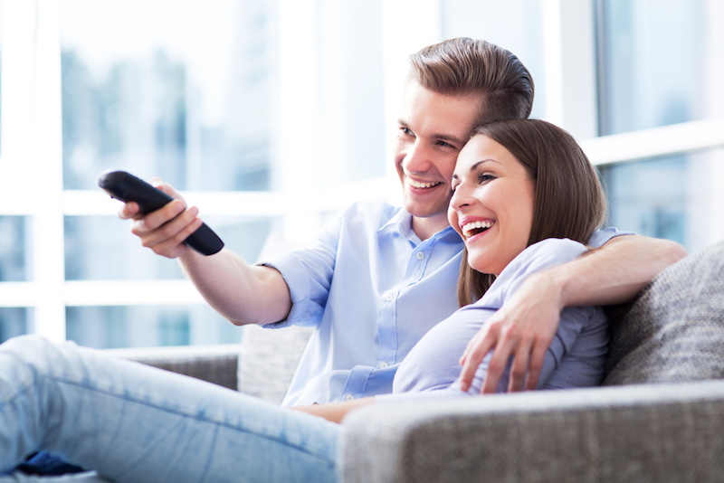Wissenschaftler sagen: Das Fernsehen kann der Beziehung eines Paares helfen