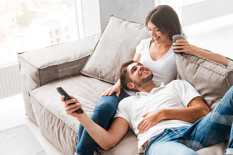 Wissenschaftler sagen: Das Fernsehen kann der Beziehung eines Paares helfen