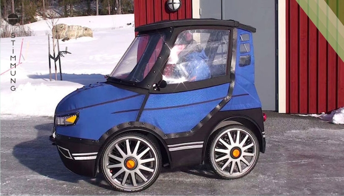 Es scheint das kleinste Auto der Welt zu sein, aber schau einmal, was passiert, wenn er die Tür öffnet. Unglaublich!