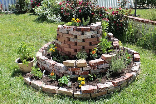 Billig, aber schöne DIY Spirale Gartenideen, die eine Bereicherung für Ihren Garten ist und innerhalb kürzester Zeit erstellt!