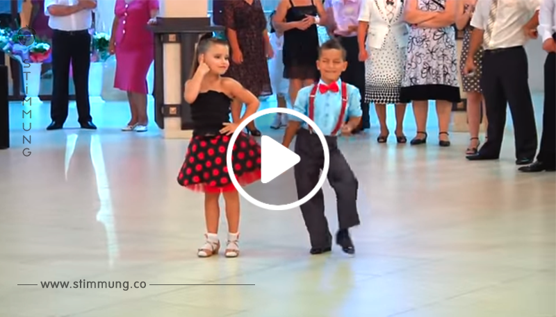 Dieses Mädchen fängt an, während der Hochzeit zu tanzen – dann schau, wenn ein Junge hinter ihr erscheint	