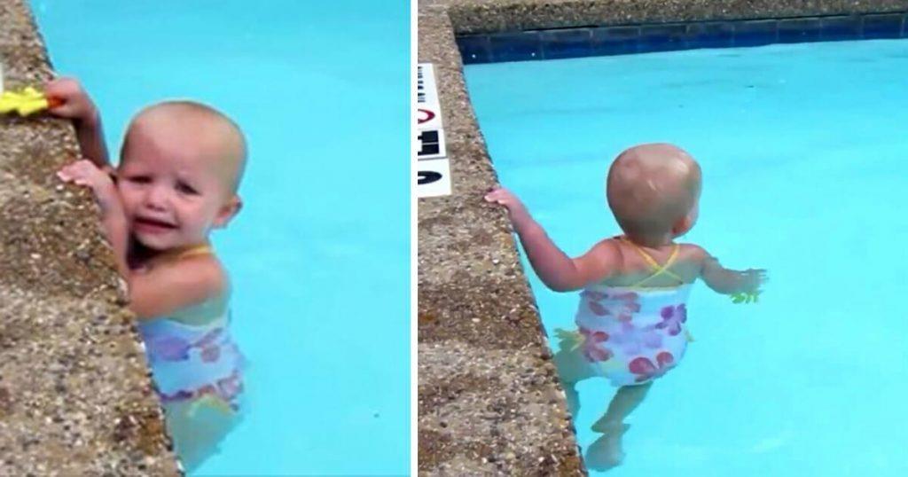 Baby schwimmt im Schwimmbad und wartet auf Anweisungen – achte auf das Startsignal	