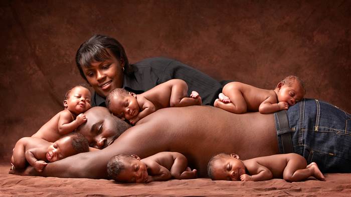 Dieses Foto einer Familie mit Sechslingen war in 2010 weltberühmt! 7 Jahre später machen Sie ein neues!	