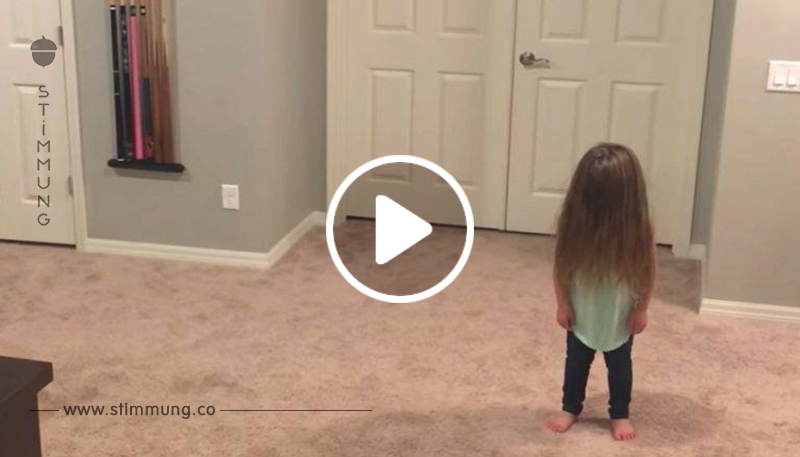 Kleine Schwester will tanzen – ihre drei Brüder springen in Sekunden später ins Bild	