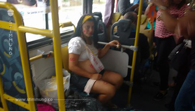 Wilde Party im Linienbus: 22-Jähriger stolpert hinein.	