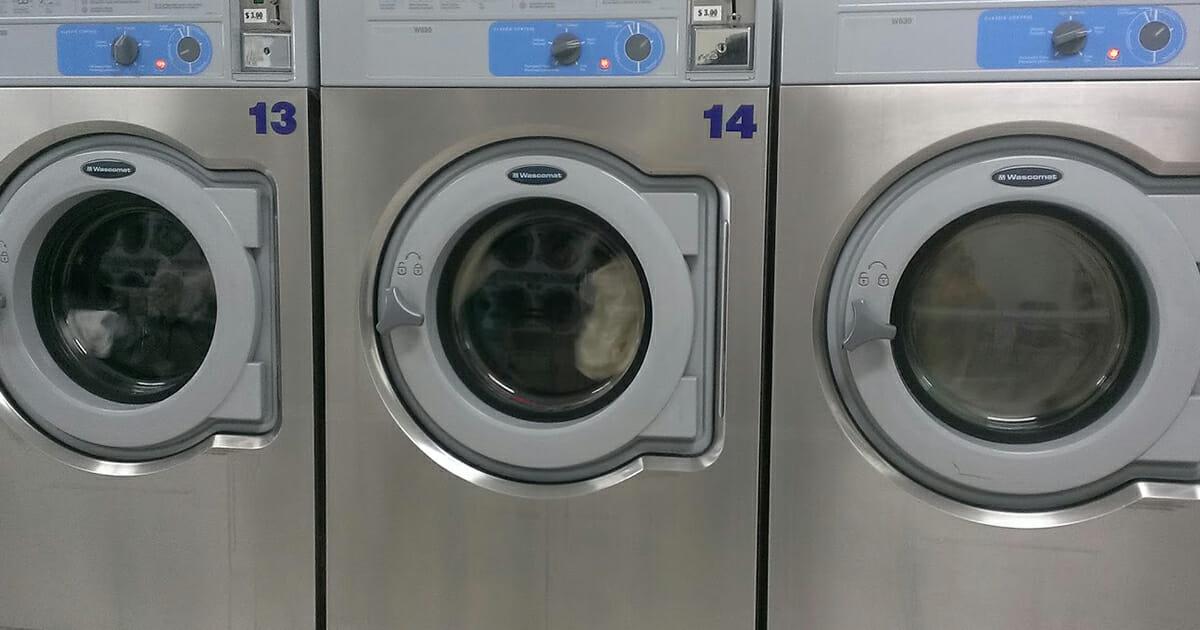 22-Jähriger „schleudert“ hilfloses Kleinkind mehrere Runden lang in Waschmaschine