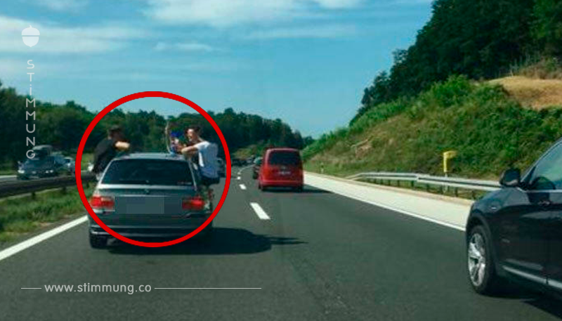 Österreicher in Kroatien: Trinkspiel auf dem Auto	