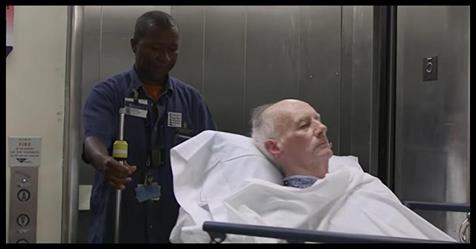 Video eines Mannes, der Patienten zurück auf ihre Zimmer bringt geht blitzschnell viral