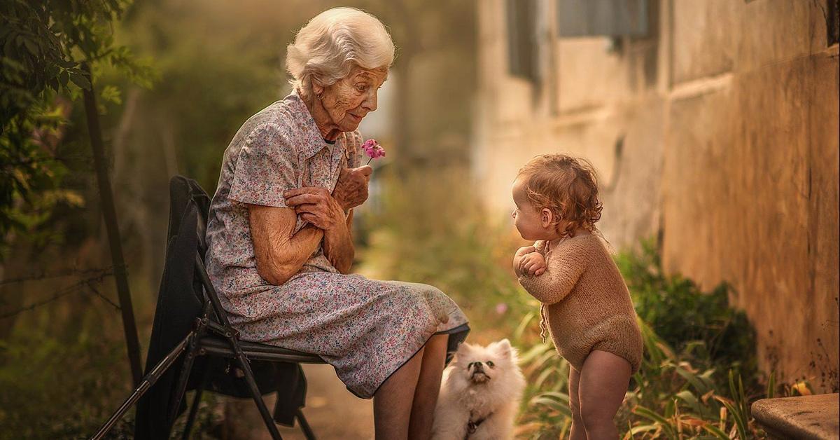 Fotografin verewigt Großeltern mit ihren Enkelkindern.