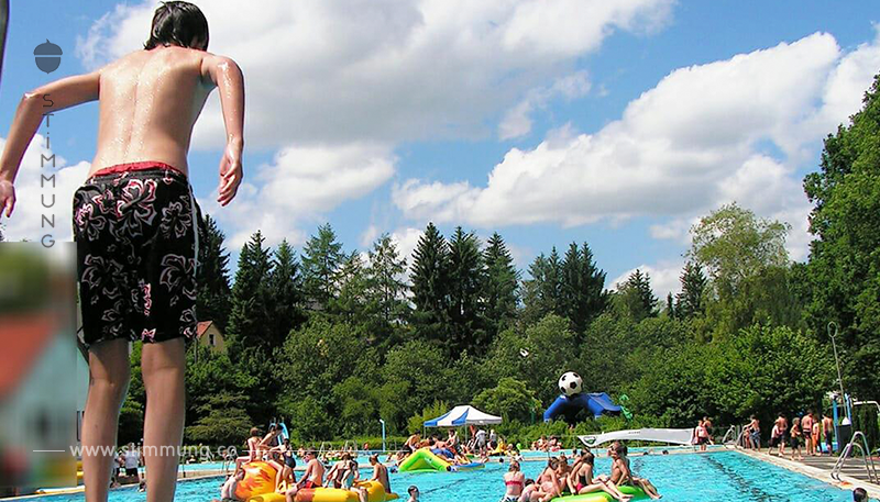 Niemand bemerkte es: 10-Jährige ertrinkt in vollem Schwimmbad