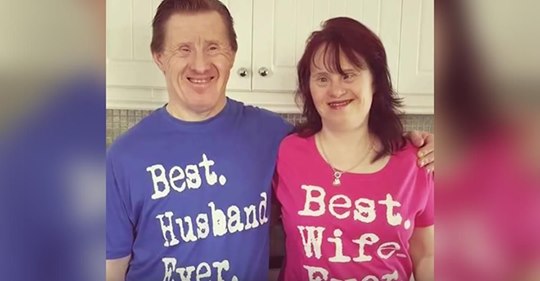 Paar mit Down Syndrom trotzt den Chancen, indem sie 24 Jahre zusammen feiern; beweist ihre Liebe ist echt