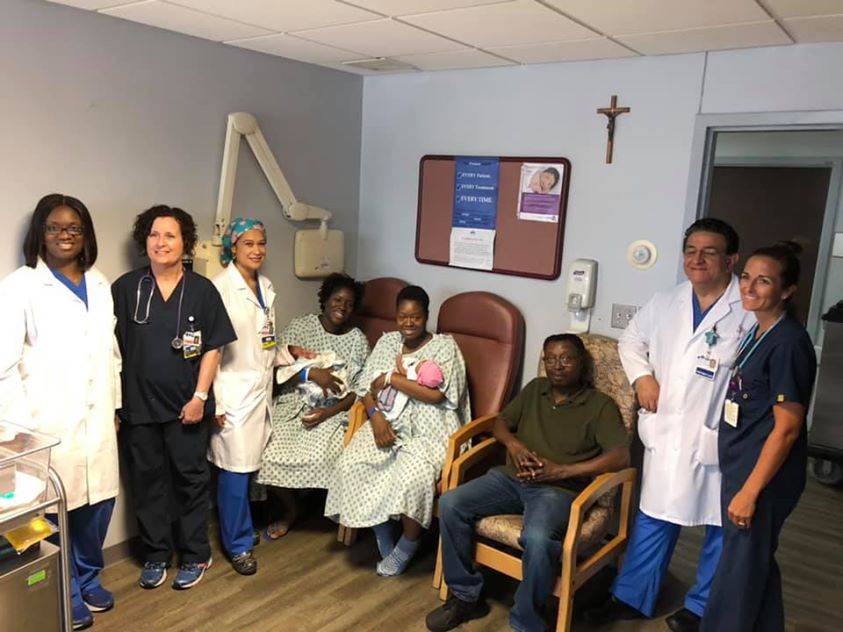Schwestern aus New York bringen ihre Babys am selben Tag im selben Krankenhaus auf die Welt