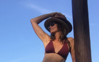 Cindy Crawford, 53, wird für Bikini Foto kritisiert: Ein bisschen zu alt dafür