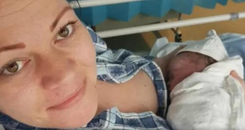 Eine Mama, die in ihrer 23. Schwangerschaftswoche gestorben ist, bringt 4 Monate später ein gesundes Baby zur Welt