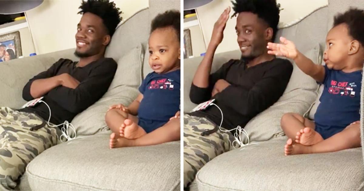 Ich kann nicht aufhören, mir dieses unfassbar entzückende Video von einem Baby anzusehen, das Kauderwelsch mit seinem Vater spricht