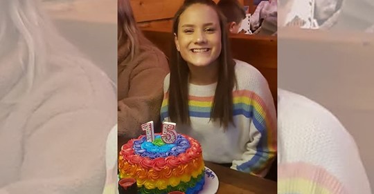 15 Jährige wird nach Foto mit Geburtstagstorte in Regenbogenfarben von christlicher Schule rausgeworfen
