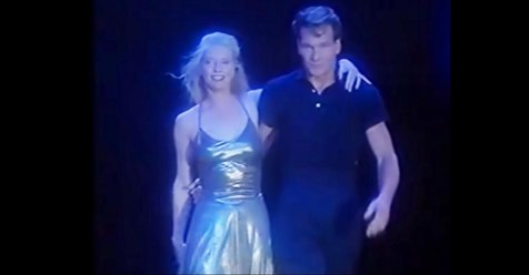 Patrick Swayze tanzt mit seiner Frau Lisa Niemi während ihrer ersten im Fernsehen übertragenen Performance