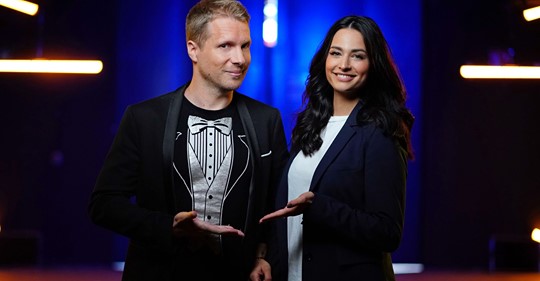 Amira und Oli: RTL verlängert  Pocher – gefährlich ehrlich!