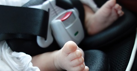 Fehmarn: Baby aus überhitzem Auto gerettet   Jetzt droht der Vater!