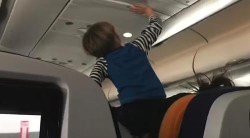 Fluggast postet Video eines achtstündigen Wutanfalls eines Kleinkindes