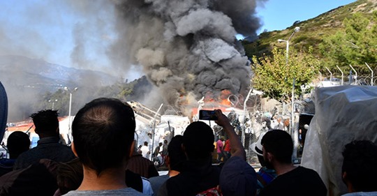 Nächstes griechisches Asyl Lager brennt: Zündelten Migranten erneut?