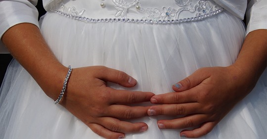 Philippinen: Mädchen (13) wird gezwungen, Mann (48) zu heiraten – muss sich um seine Kinder in ihrem Alter kümmern