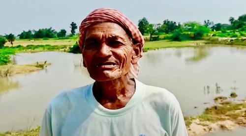 Ein 'Verrückter' gräbt dreißig Jahre lang einen Kanal, damit Wasser in sein entlegenes Dorf gelangt