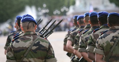 Frankreich gegen radikalen Islam: Hoher Ex-Militär befürchtet Bürgerkrieg