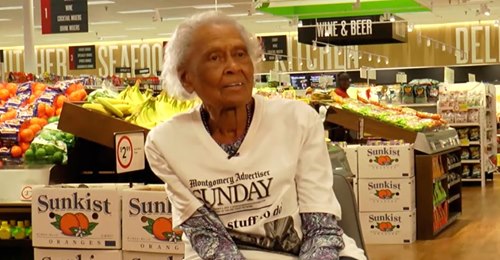 101 jährige Supermarkt Mitarbeiterin wird für Dienste für ihre Gemeinde ausgezeichnet