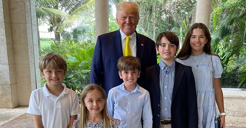 Seltenes Pic: Hier posiert Donald Trump mit seinen Enkelkids