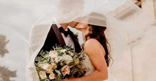„Es ist besser, spät zu heiraten, als das Risiko einzugehen, die falsche Person zu heiraten“: eine Überlegung, die es zu teilen gilt