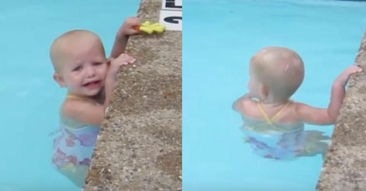 Eltern zeigen Schwimmkünste ihrer 16 Monate alten Tochter.