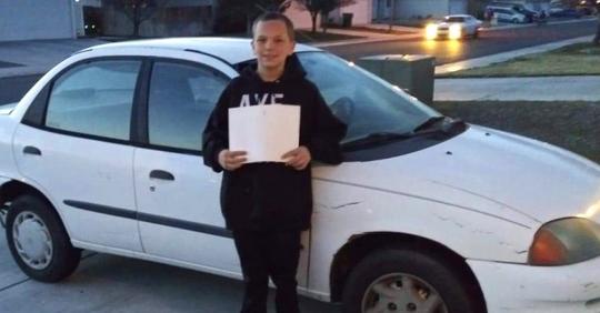 Ein 13 jähriger Junge tauscht seine Xbox für ein Auto ein, das er seiner Mutter schenkt