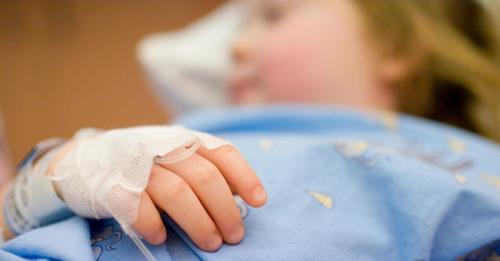 Zweijähriger wartet auf Herz OP – doch Eltern lehnen Bluttransfusion von geimpften Spendern ab