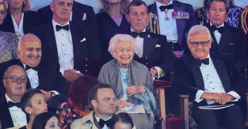 Wie süß: Die Queen strahlt bei Jubiläums-Event im Publikum!