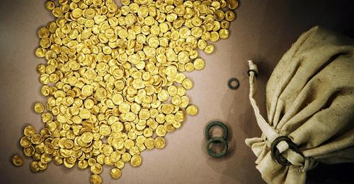 'Wie in einem schlechten Film': Einbrecher stehlen wertvollen Goldschatz aus Museum in Oberbayern