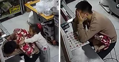 Papa schläft erschöpft bei der Arbeit ein: Tochter bedeckt seine Schultern mit ihrer Jacke
