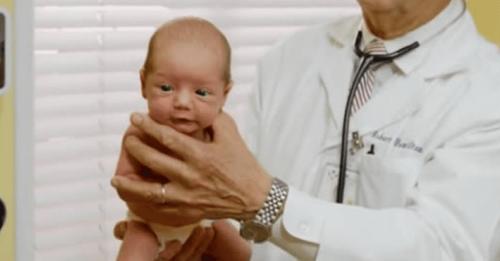 Dieser Arzt zeigt eine UNGLAUBLICHE Methode, um ein weinendes Baby in 1 Sekunde zu beruhigen!